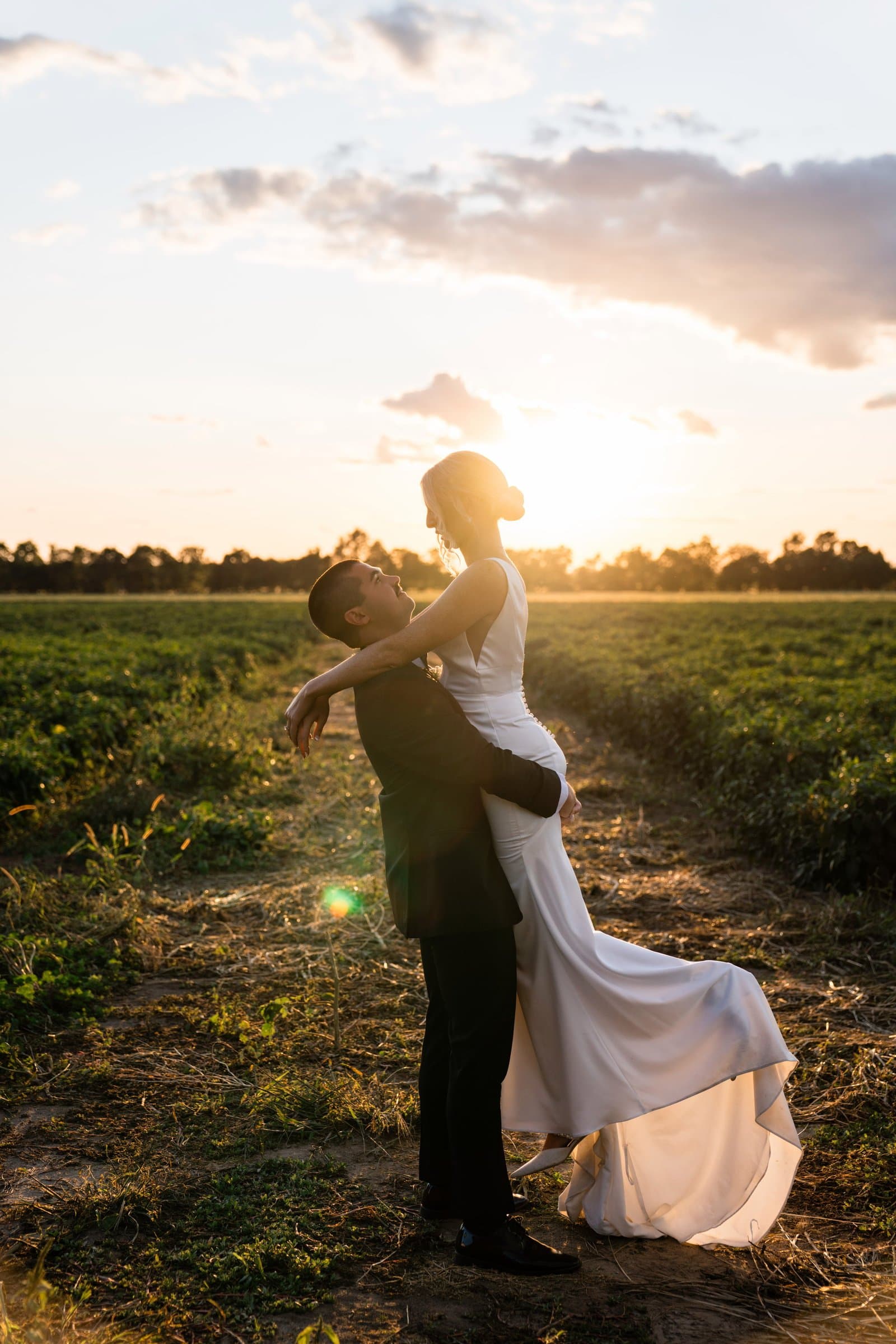 Golden Hour Wedding Photos: How the Sunset Portrait Break Works